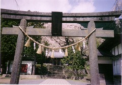 新山神社